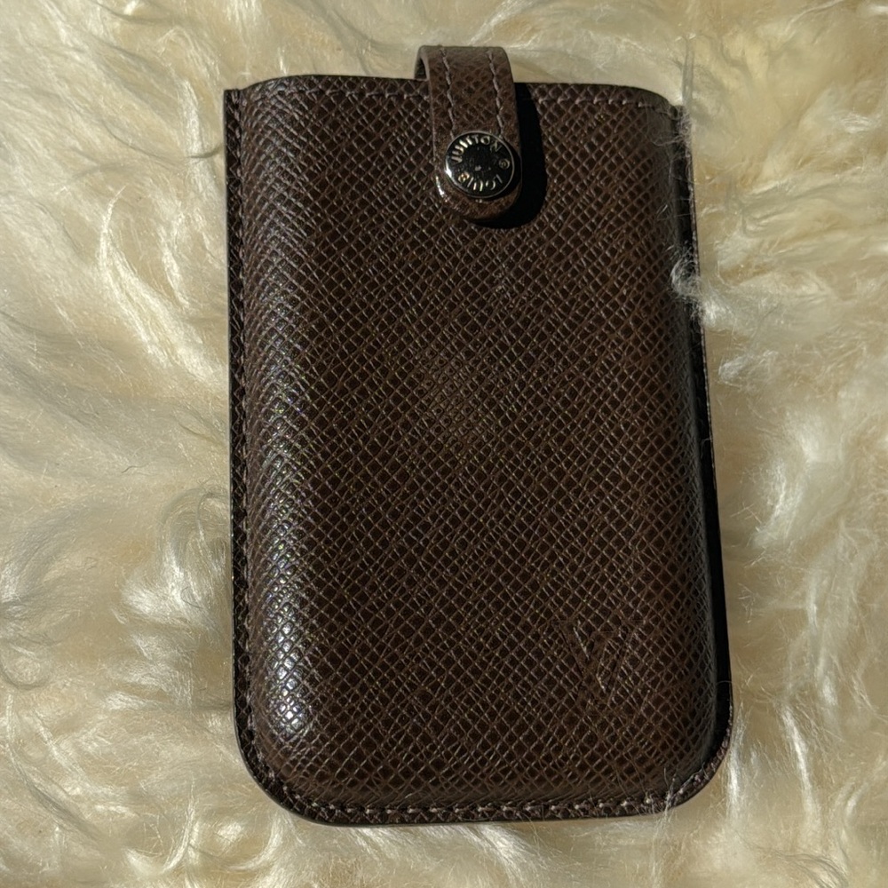 Louis Vuitton Authentic Taiga Vasite Leather Card Holder 3x4